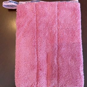 New-Norwex pink bathroom scrub mitt